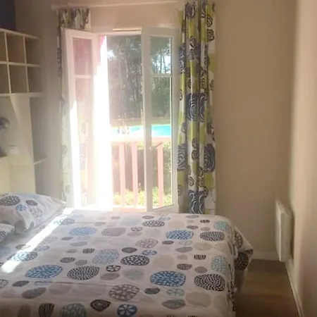 Дом отдыха Maison Confortable A Avec Piscine Partagee Лакано
