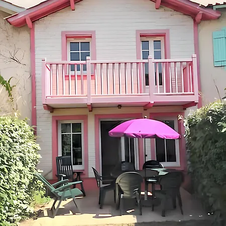 Holiday home Maison Confortable A Avec Piscine Partagee *